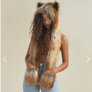 SpiritHoods Red Wolf Faux Fur Hood Los Angeles 2011-2012 Pawkets Zipper Pocket